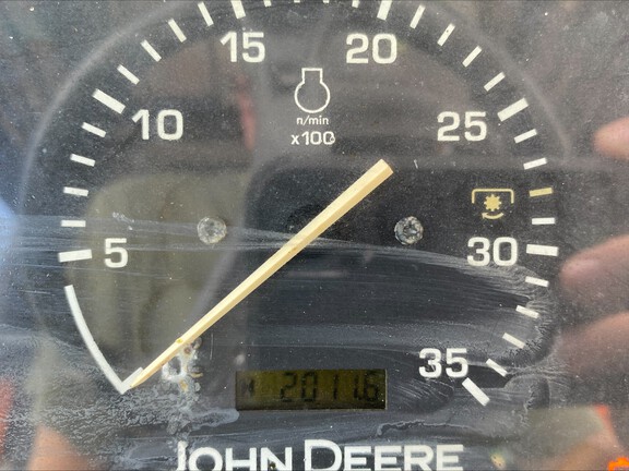 2011 John Deere 4105