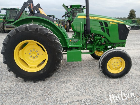 Photo of 2022 John Deere 5055E