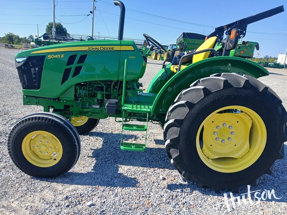Photo of 2022 John Deere 5045E