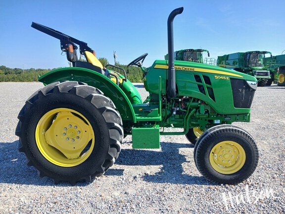 Photo of 2022 John Deere 5045E