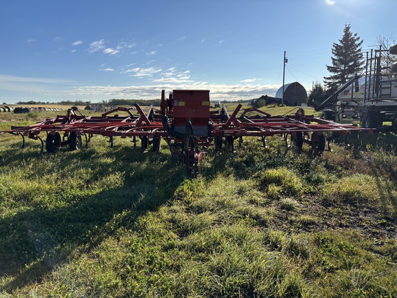 Used 1987 Case 4600 Field Cultivators at Horizon Ag & Turf in Mayerthorpe, AB - Photo17