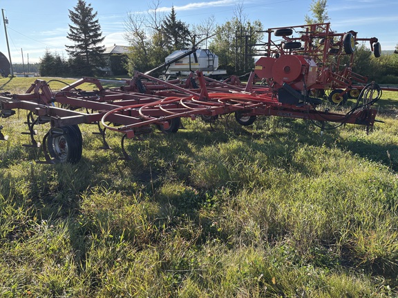 Used 1987 Case 4600 Field Cultivators at Horizon Ag & Turf in Mayerthorpe, AB - Photo6