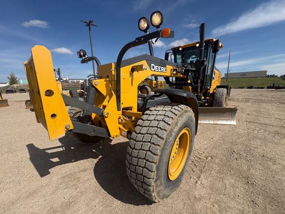 Photo of 2021 John Deere 772G