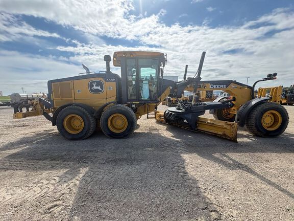 2021 John Deere 772G