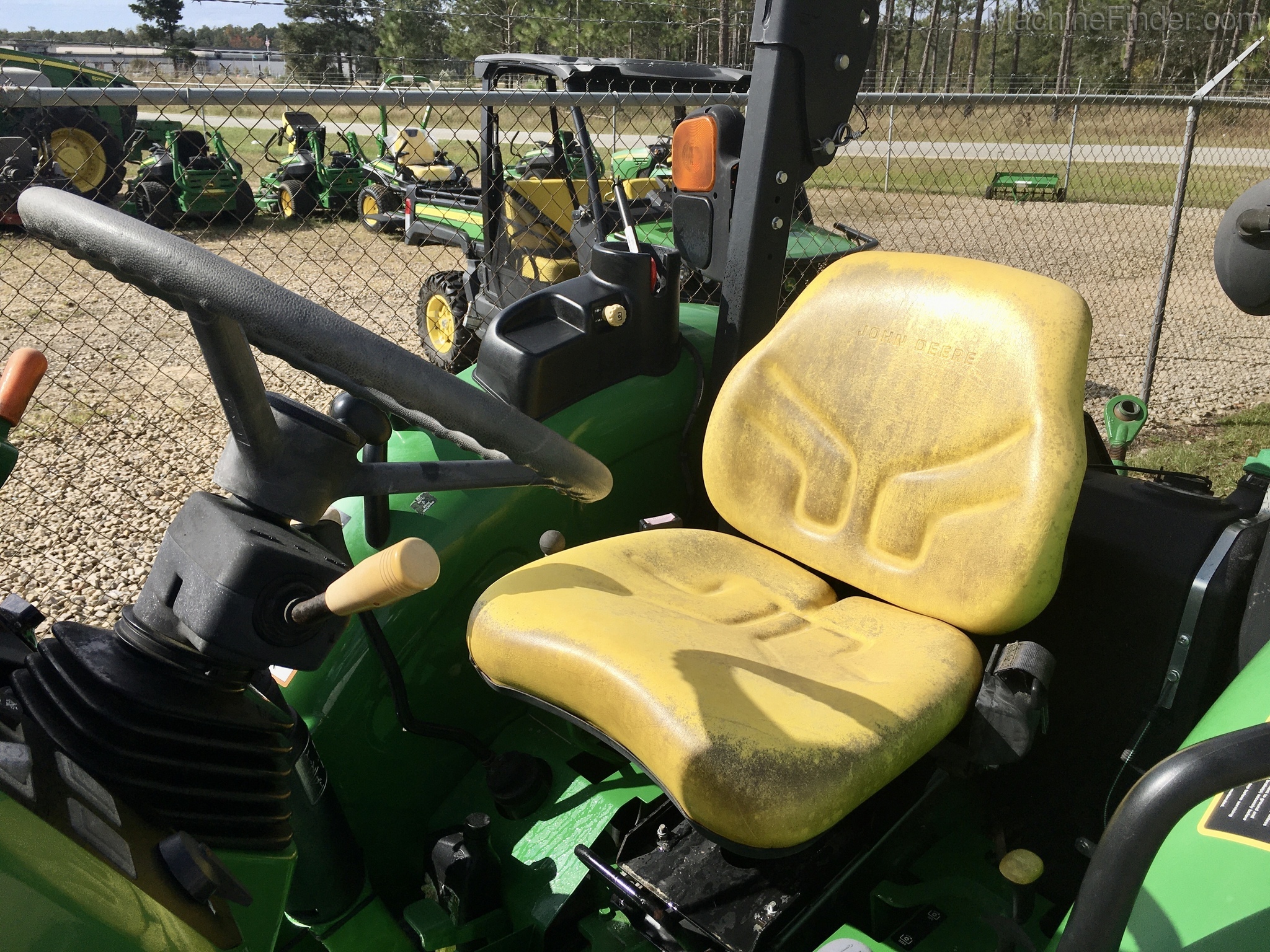2015 John Deere 5055E Image 7