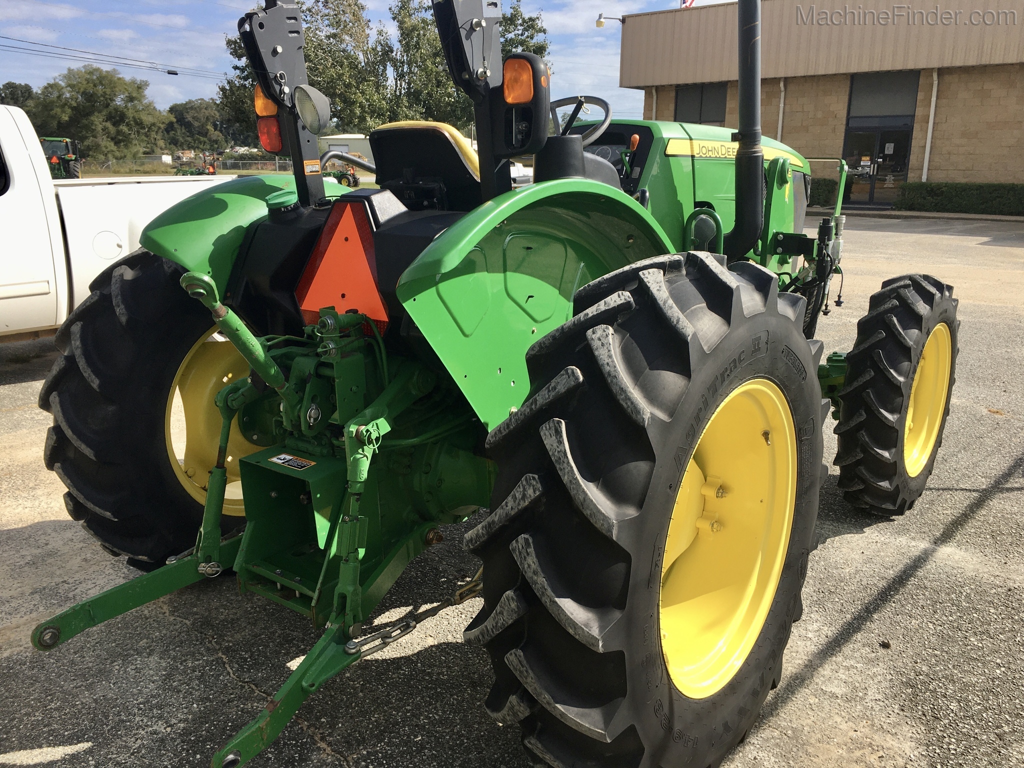 2015 John Deere 5055E Image 5