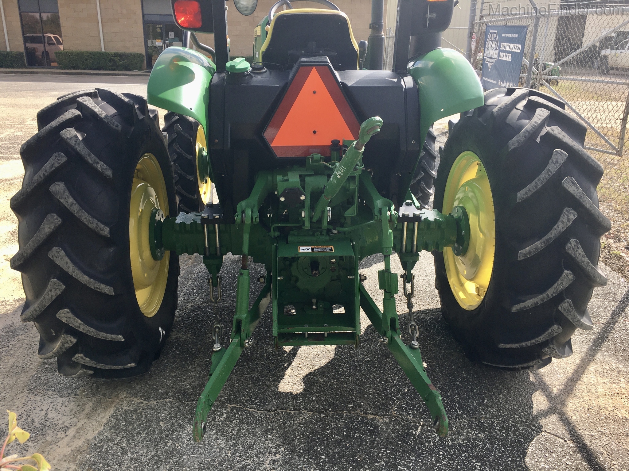 2015 John Deere 5055E Image 6