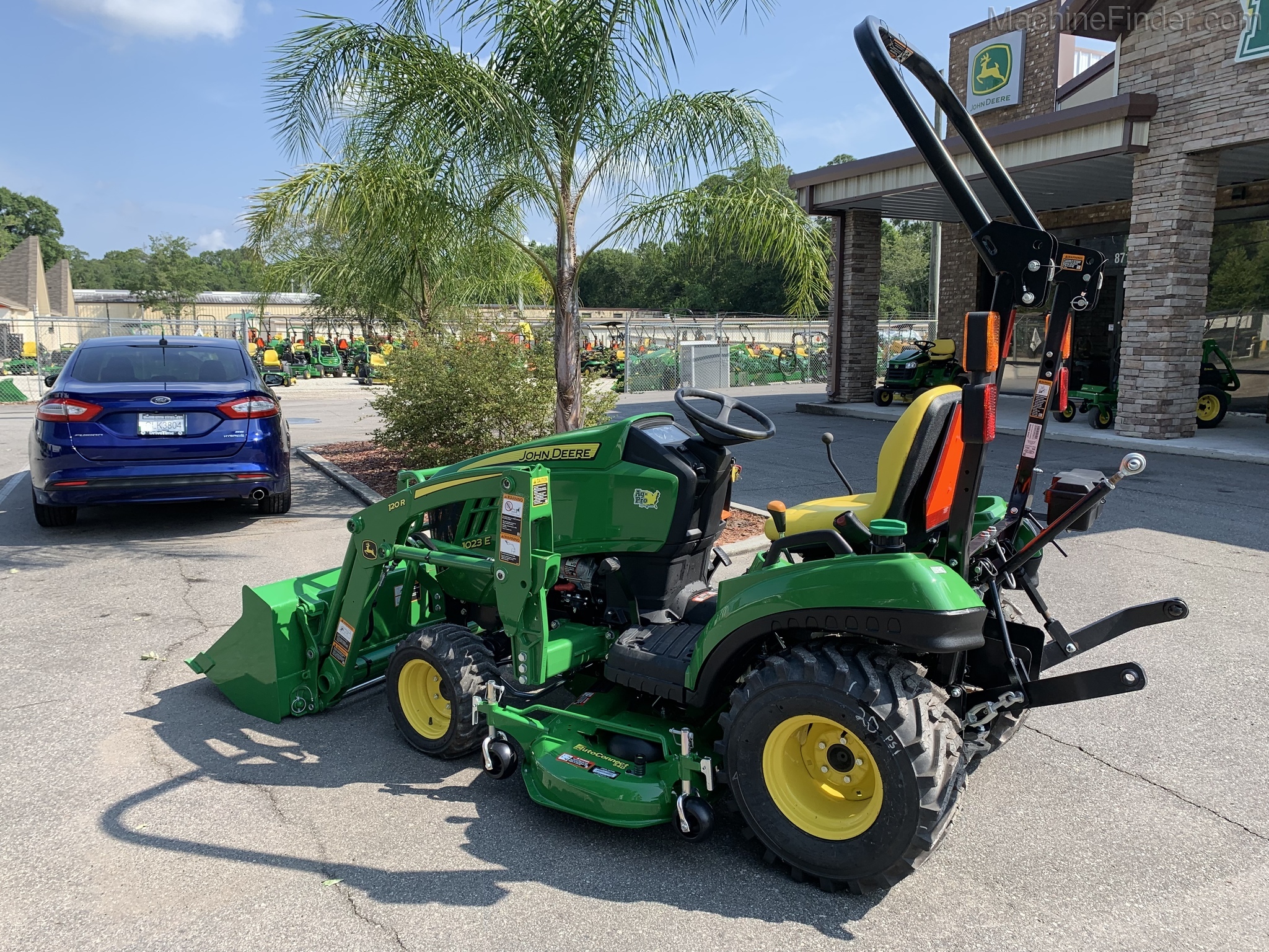 2020 John Deere 1023E Image 8