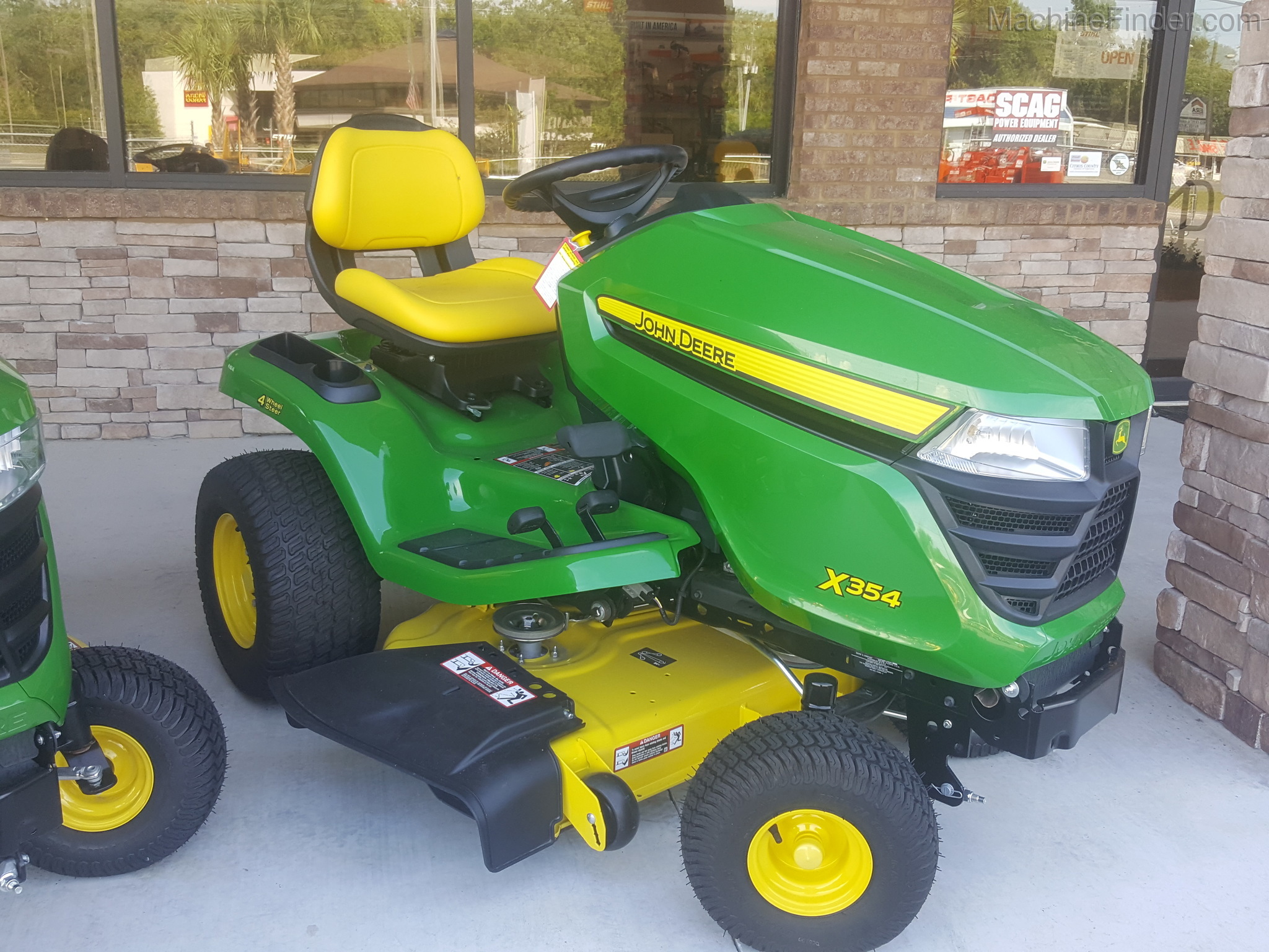 2020 John Deere X354 Image 2