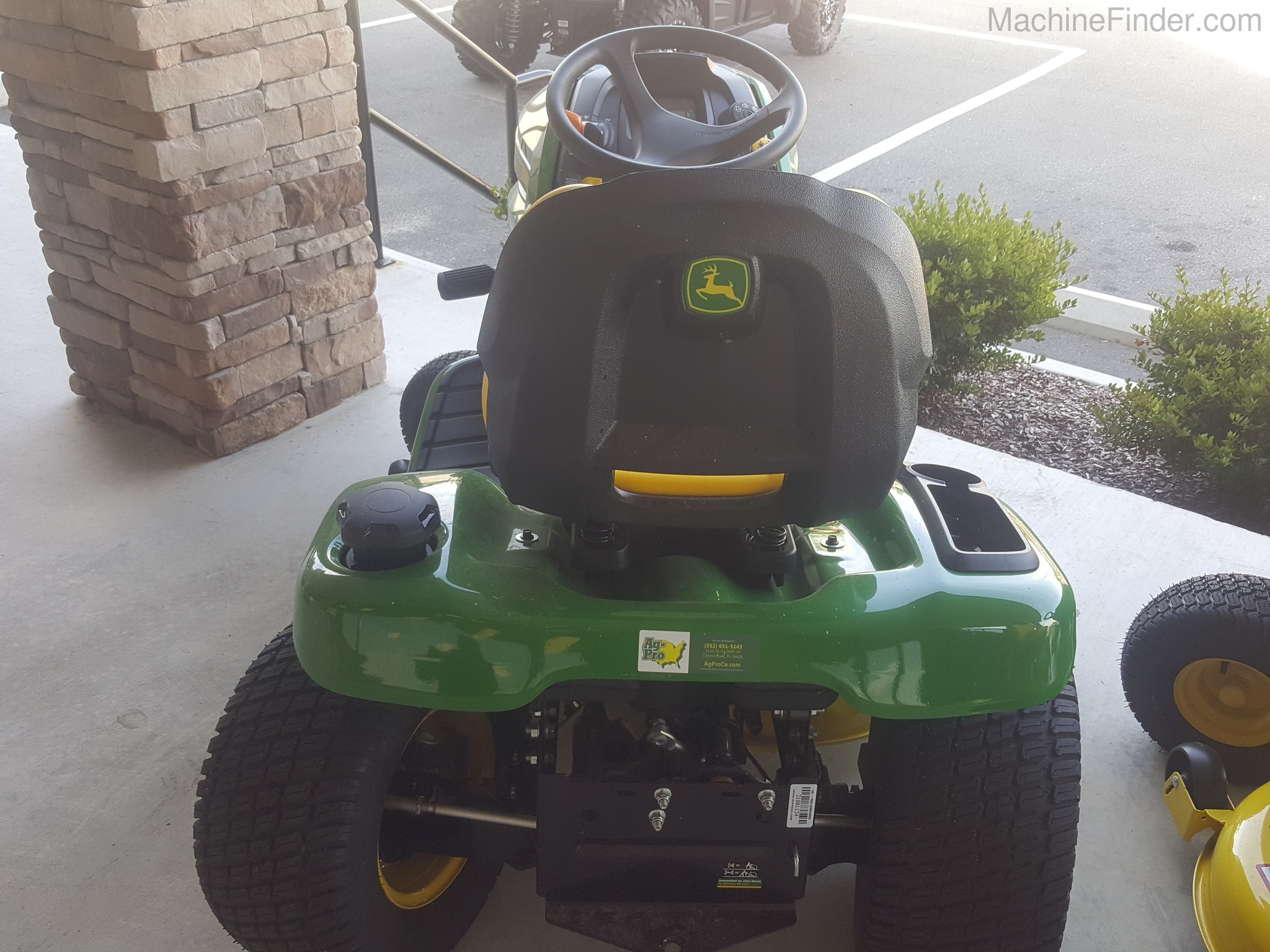 2020 John Deere X354 Image 4