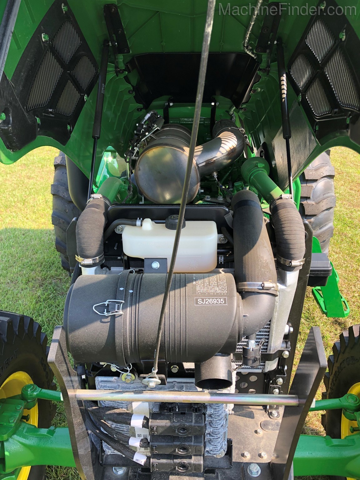 2020 John Deere 5045E Image 8