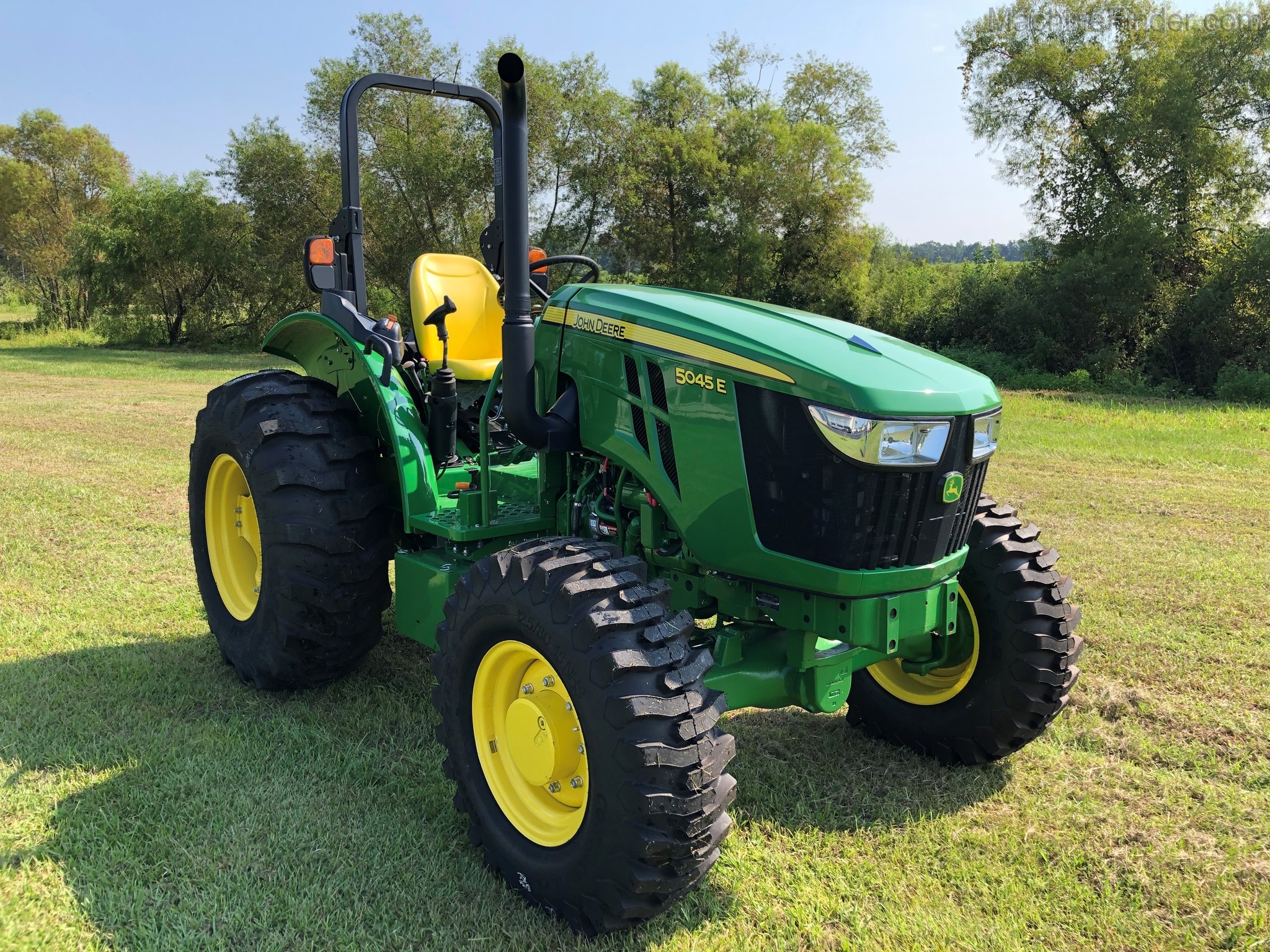 2020 John Deere 5045E Image 5