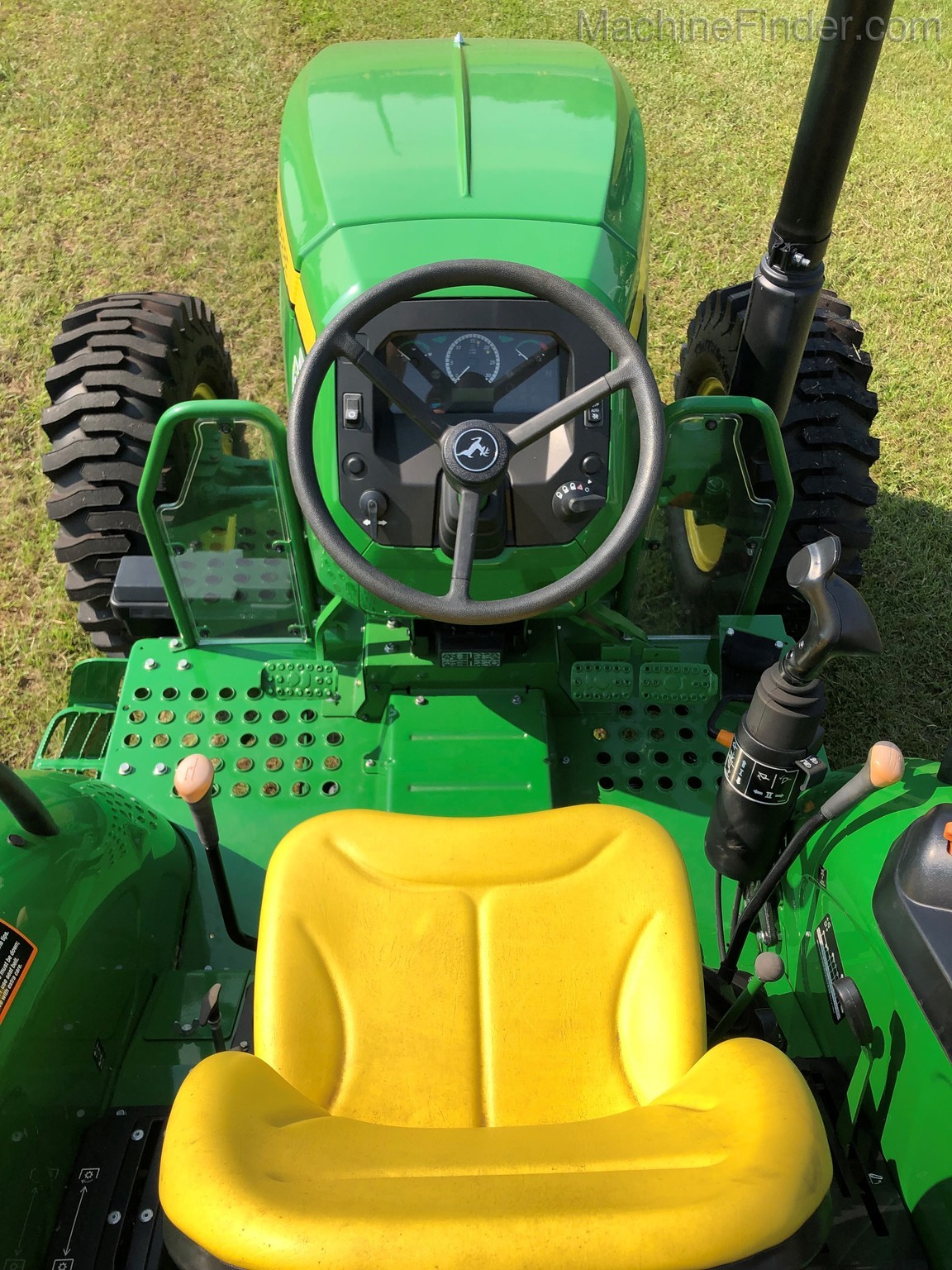 2020 John Deere 5045E Image 7