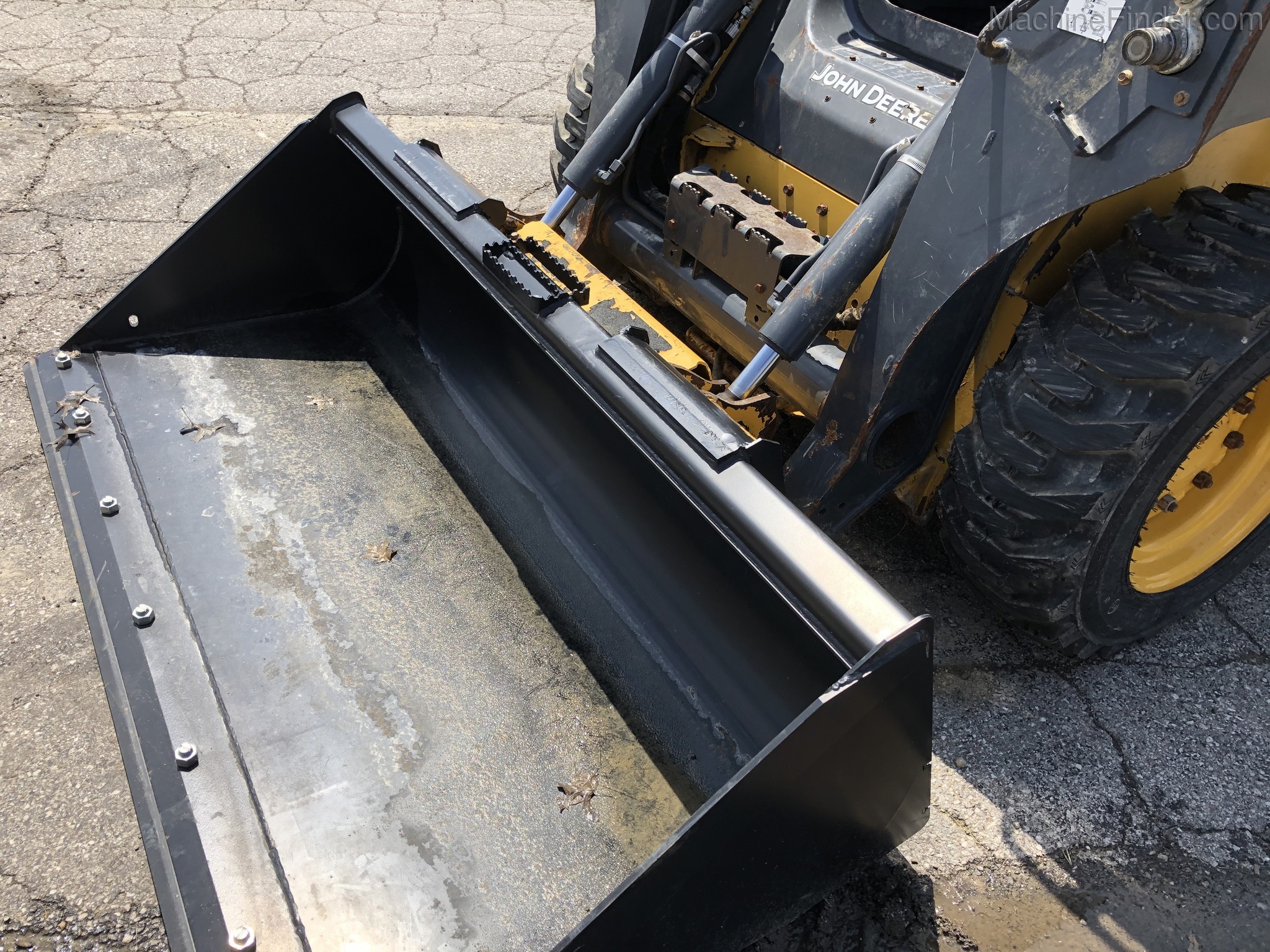 2018 John Deere 320G Image 11