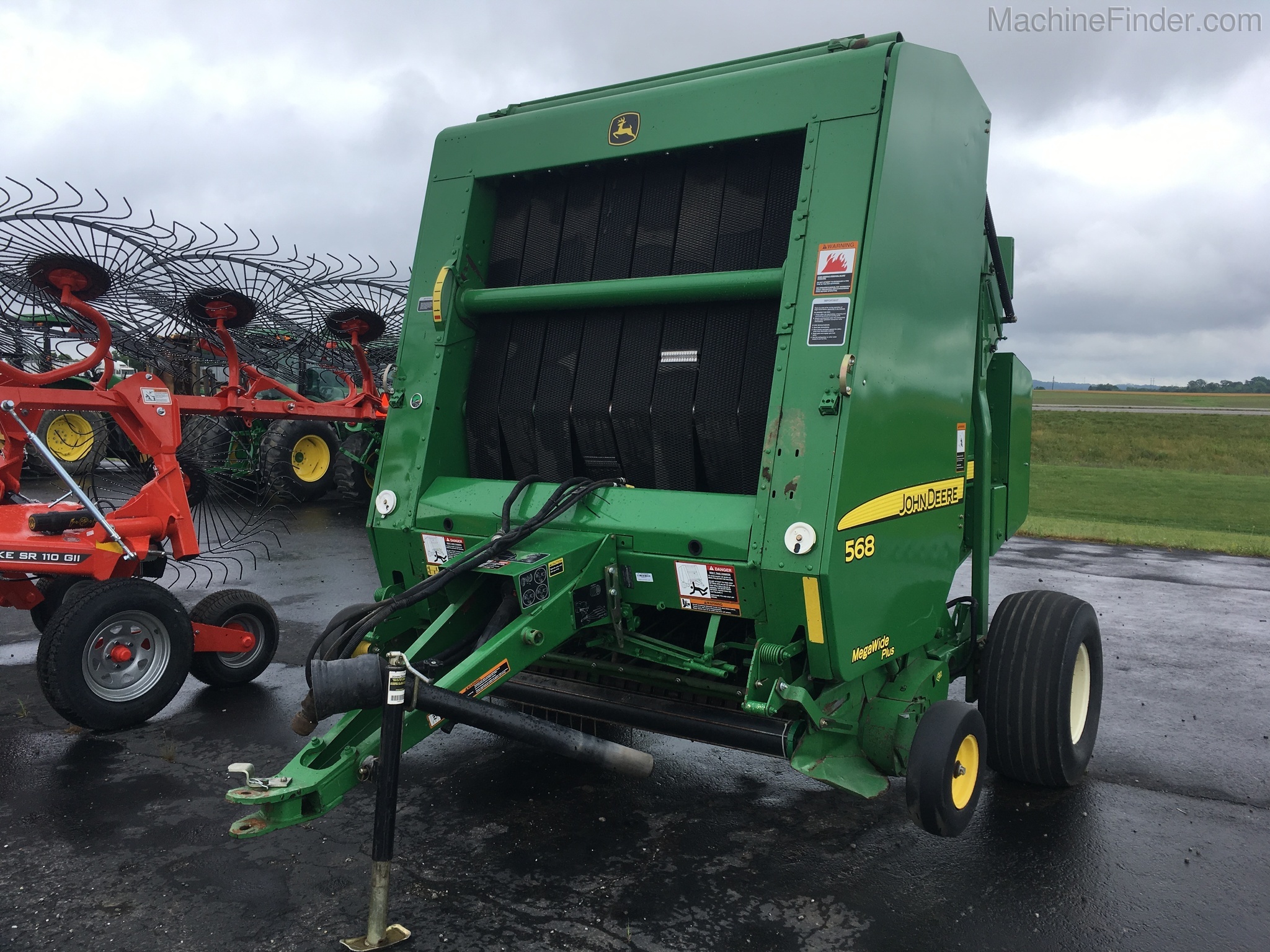 2012 John Deere 568 Image 7