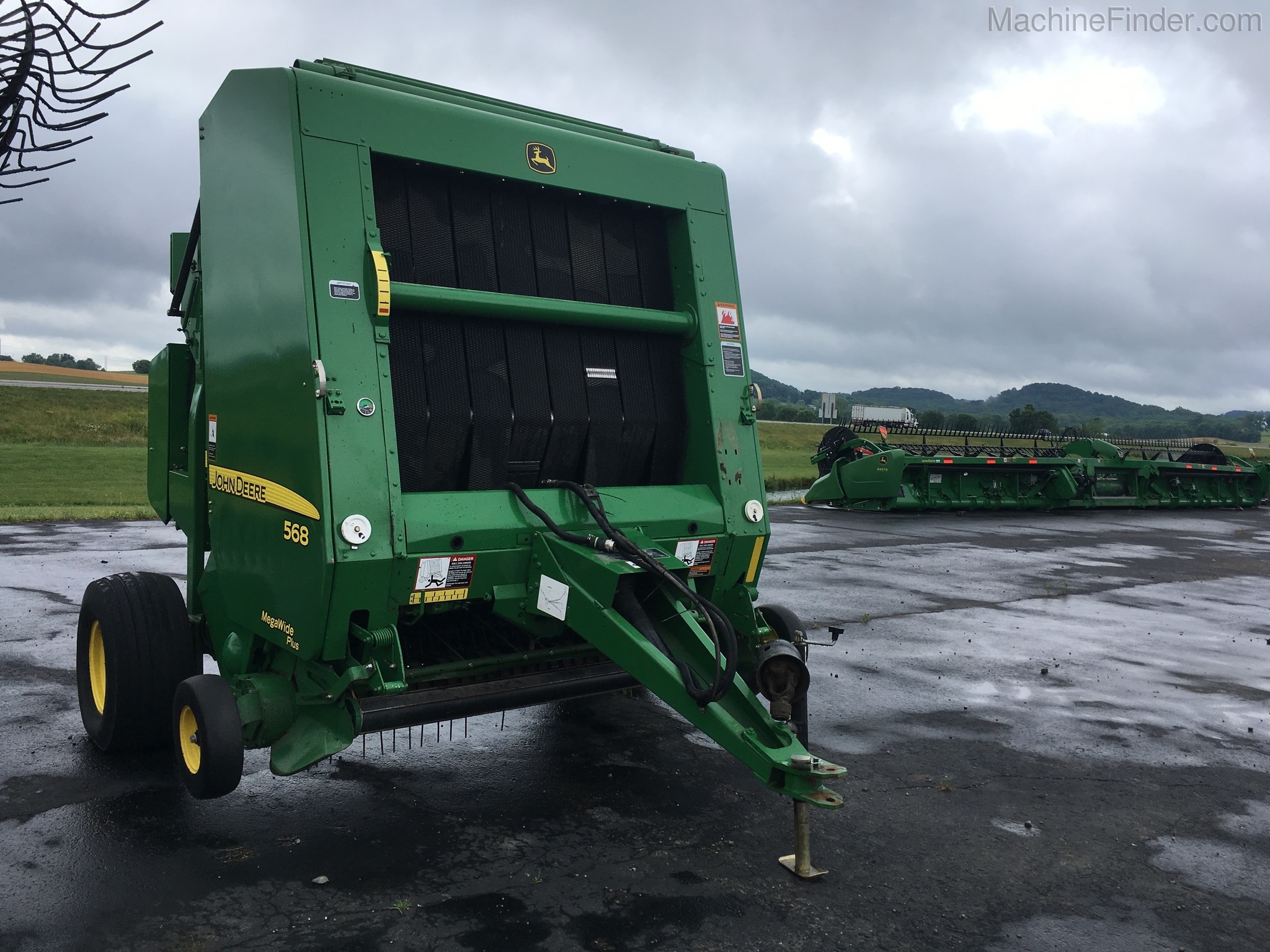 2012 John Deere 568 Image 9