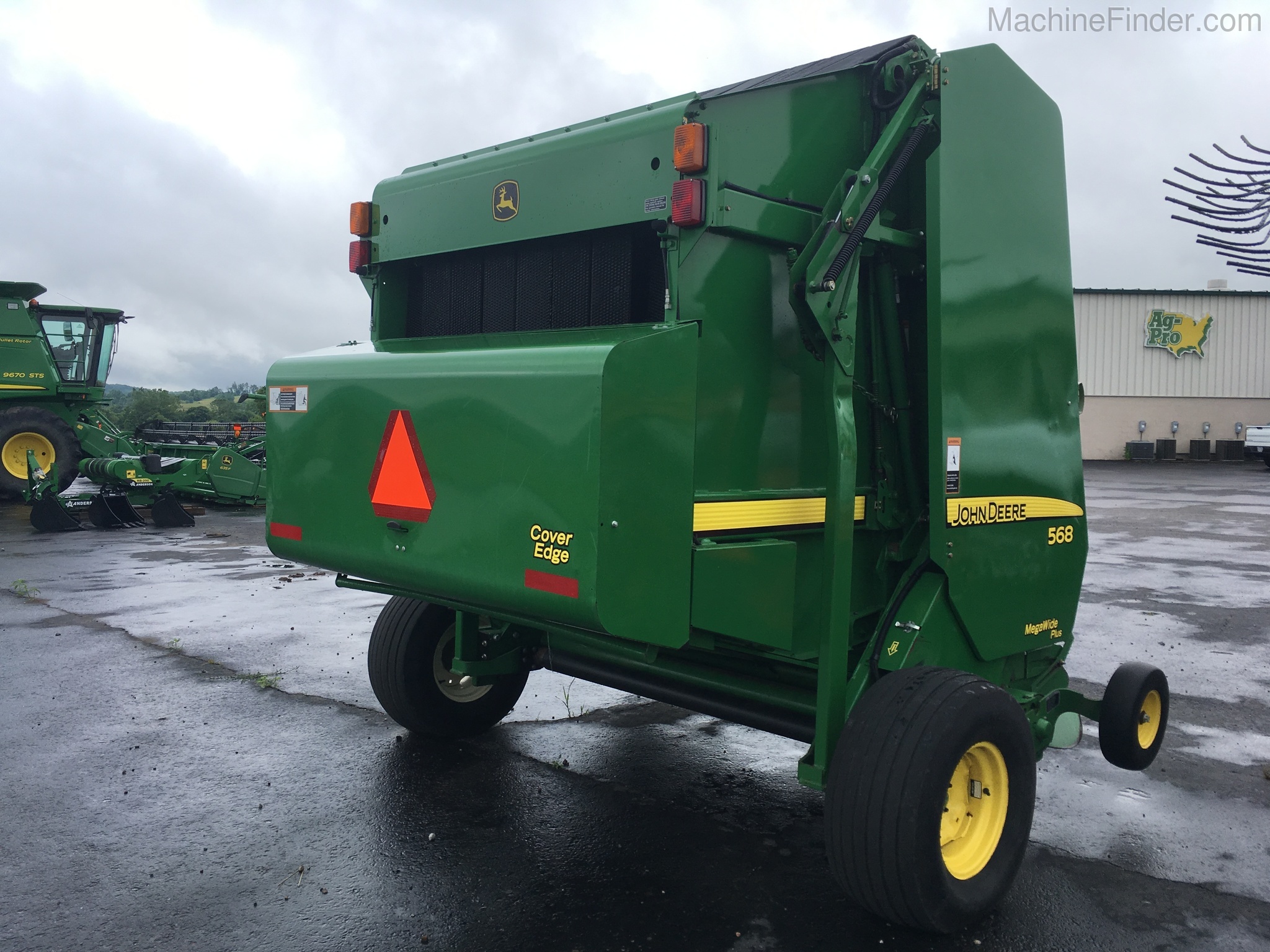 2012 John Deere 568 Image 12