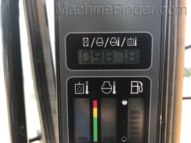 2015 Case SR240 Image 9