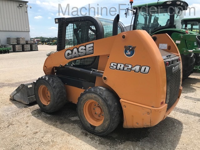 2015 Case SR240 Image 3