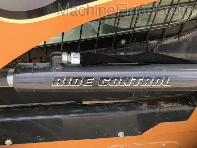 2015 Case SR240 Image 7