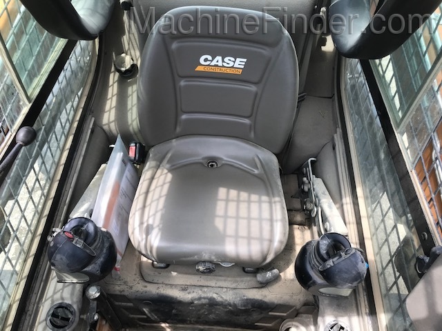 2015 Case SR240 Image 8