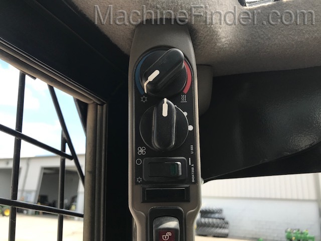 2015 Case SR240 Image 10