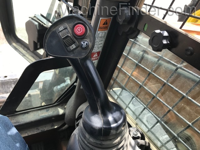 2015 Case SR240 Image 11