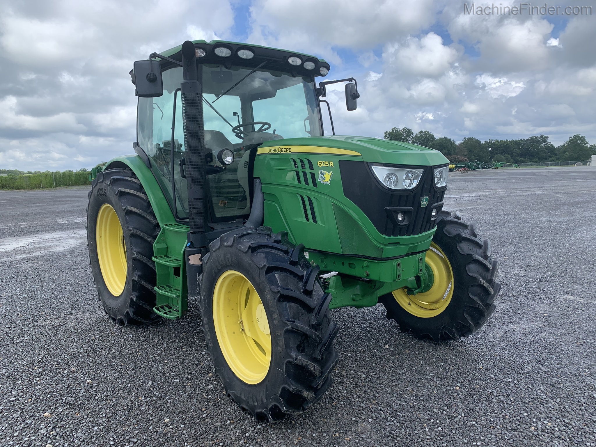 2015 John Deere 6125R Image 3