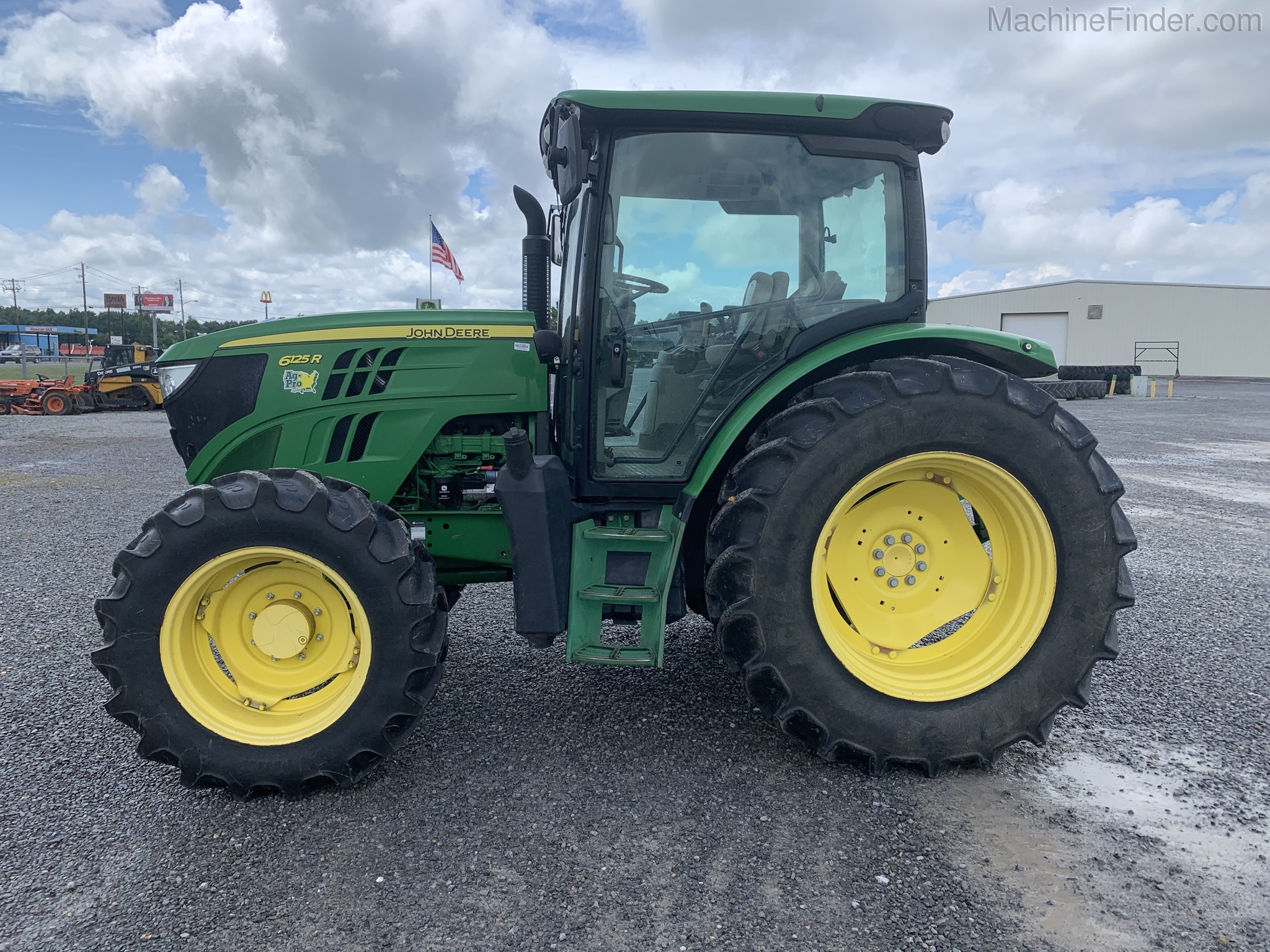 2015 John Deere 6125R Image 1