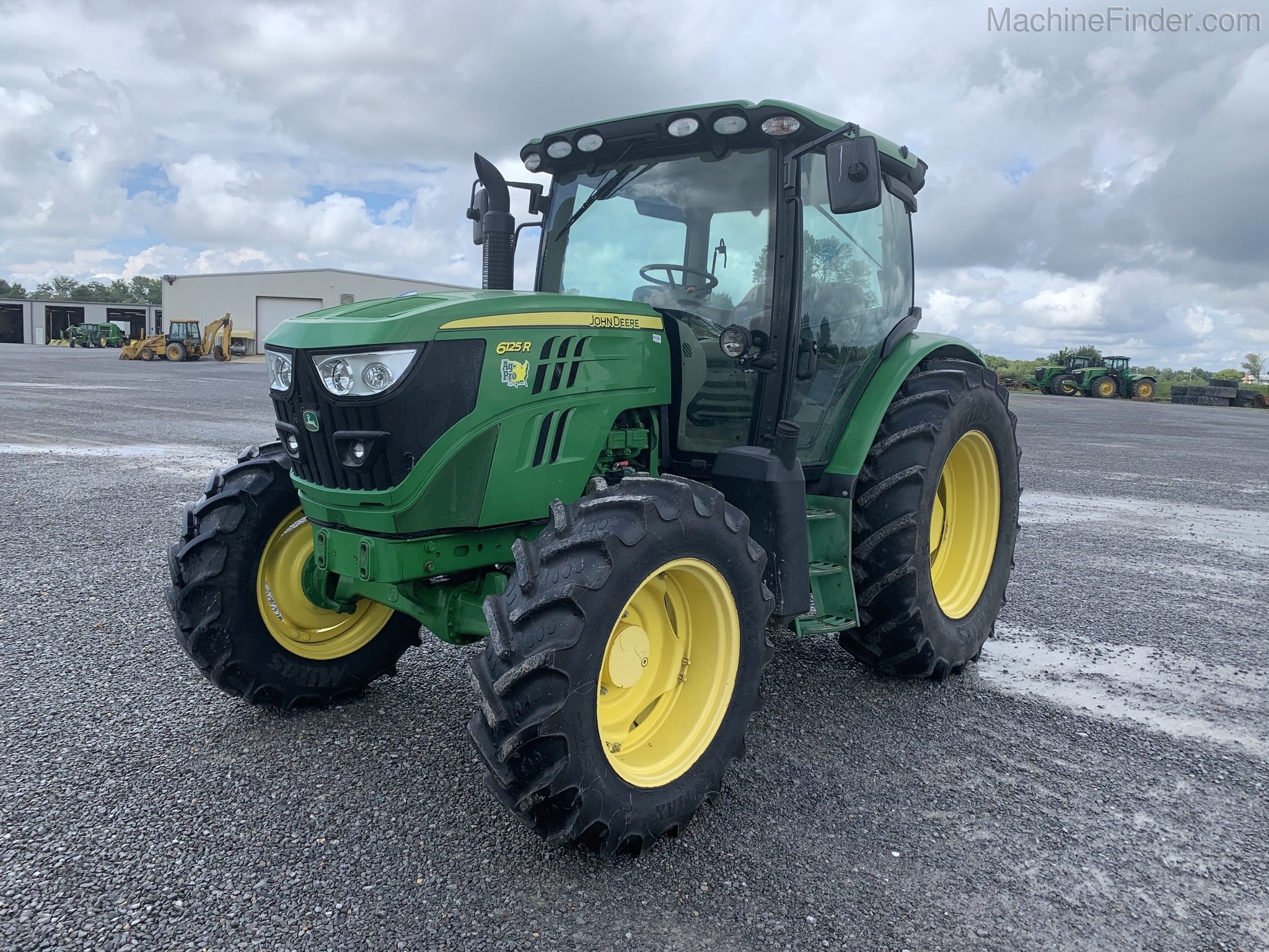 2015 John Deere 6125R Image 2