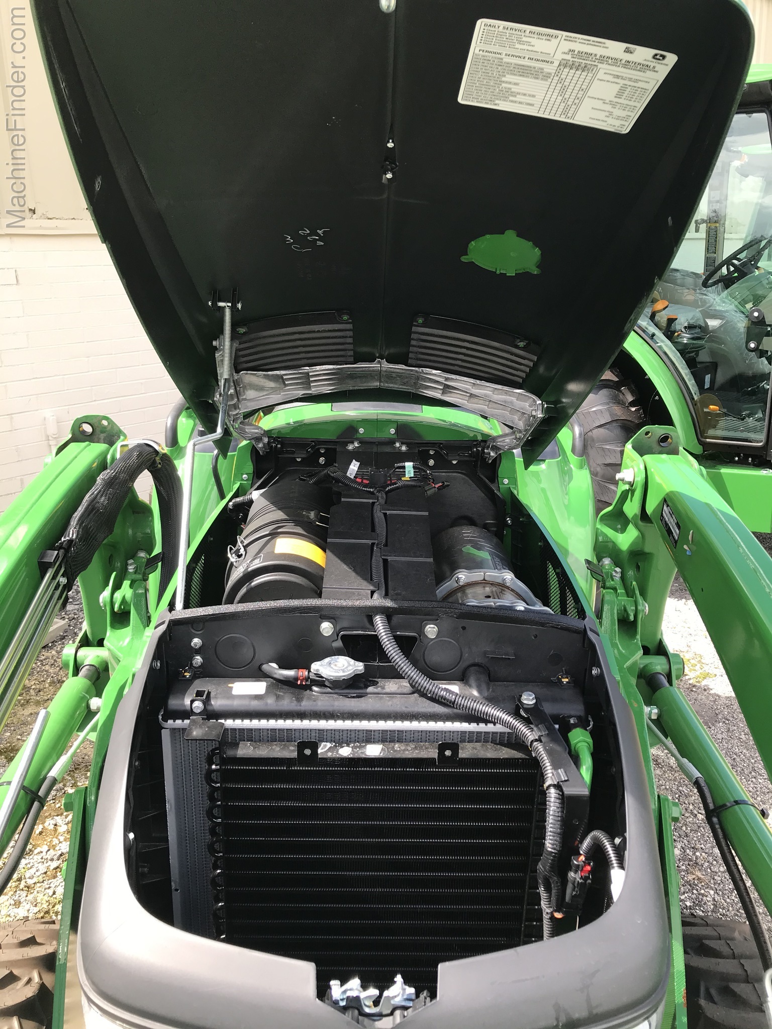 2020 John Deere 3033R Image 8
