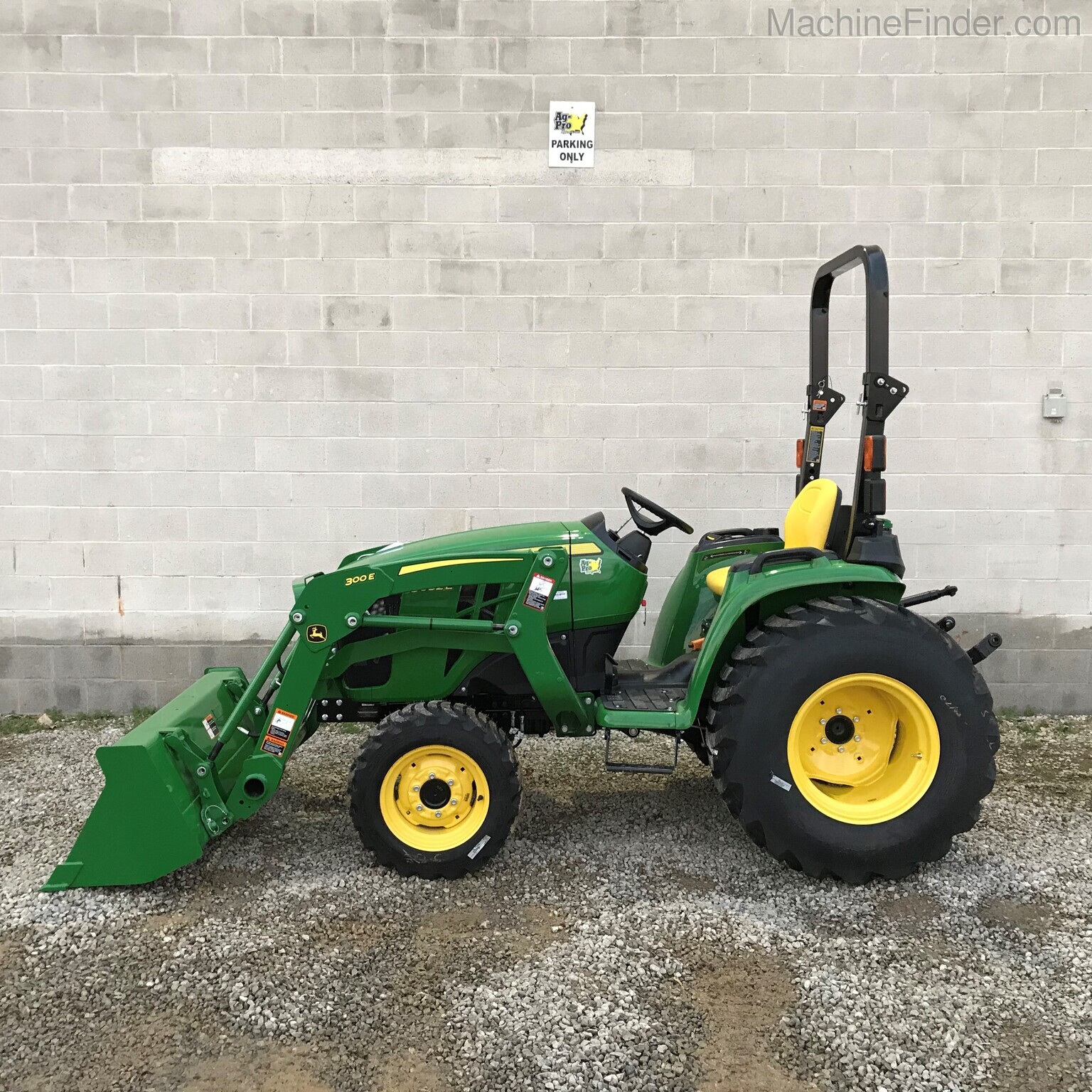 2020 John Deere 3032E Image 4