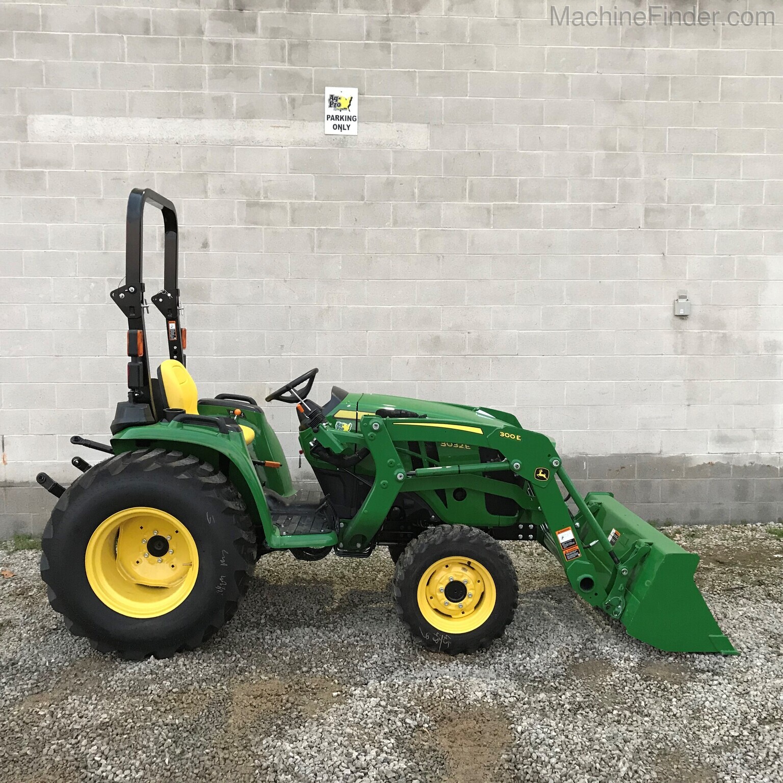 2020 John Deere 3032E Image 5
