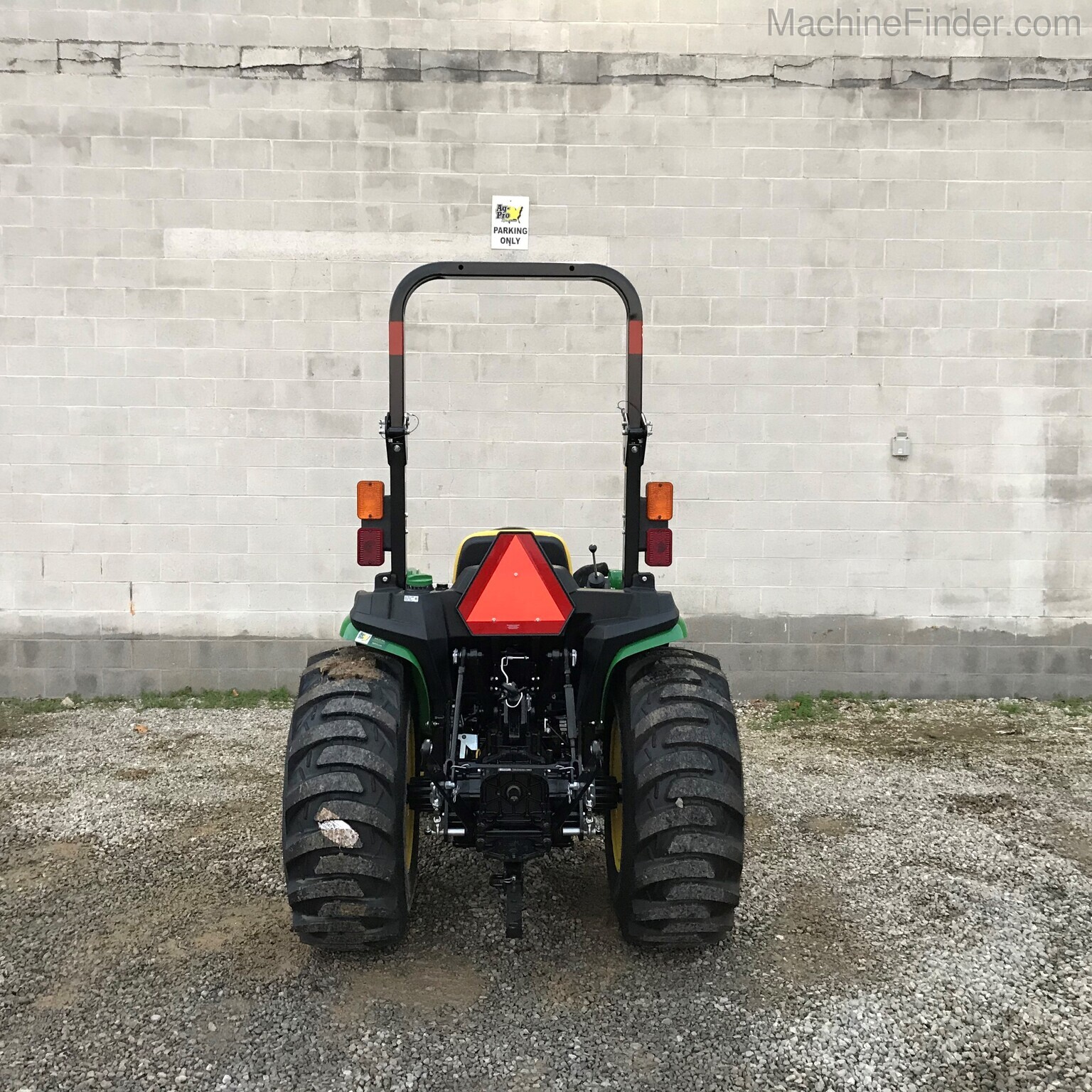 2020 John Deere 3032E Image 8