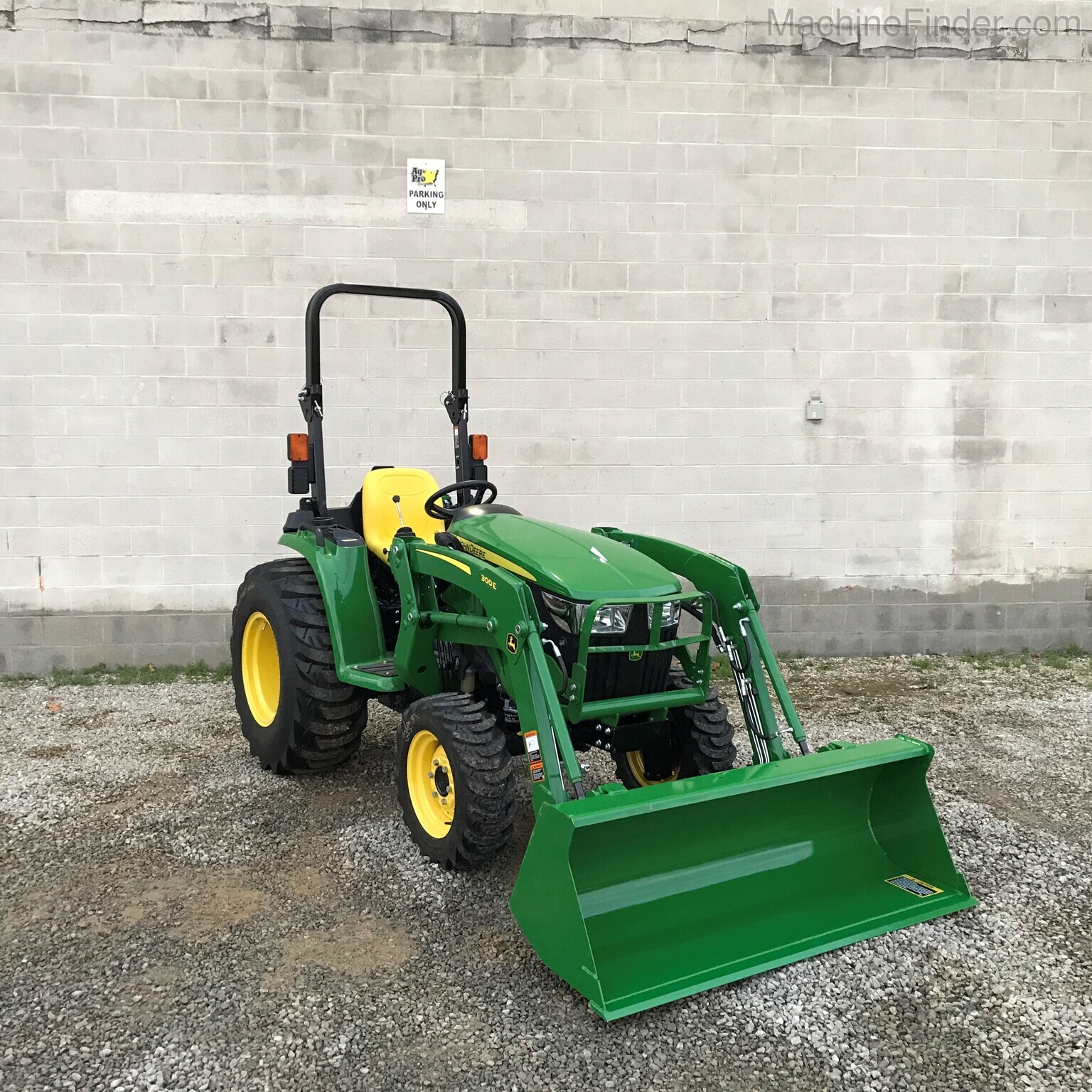 2020 John Deere 3032E Image 2