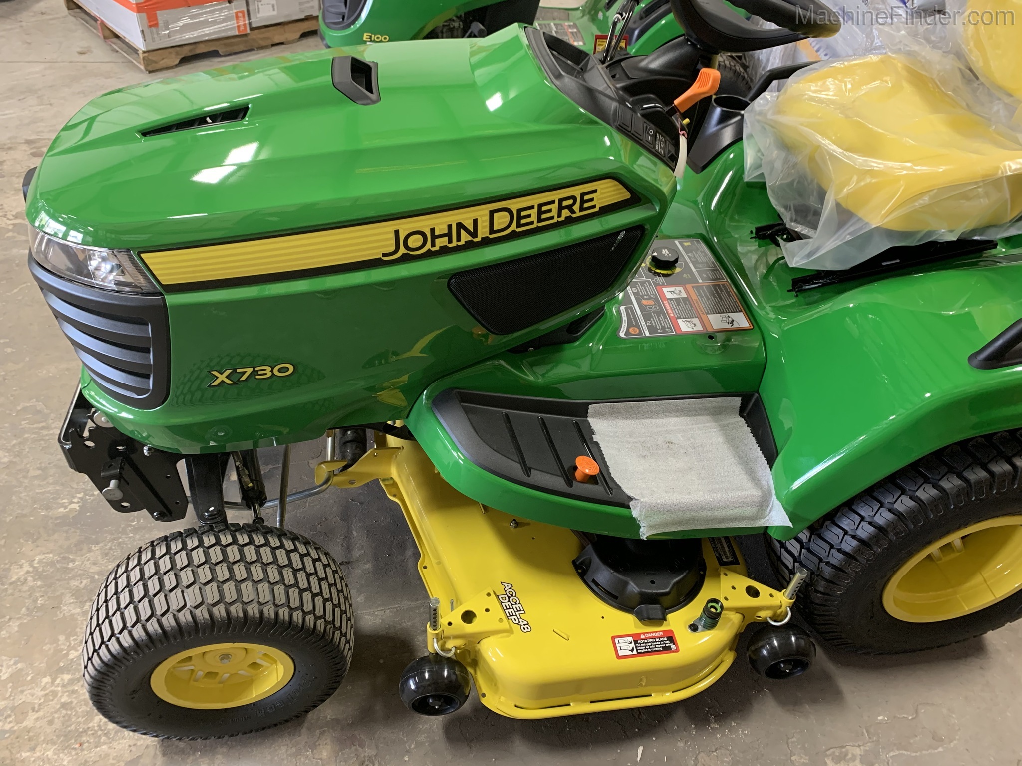 2021 John Deere X730 Image 3