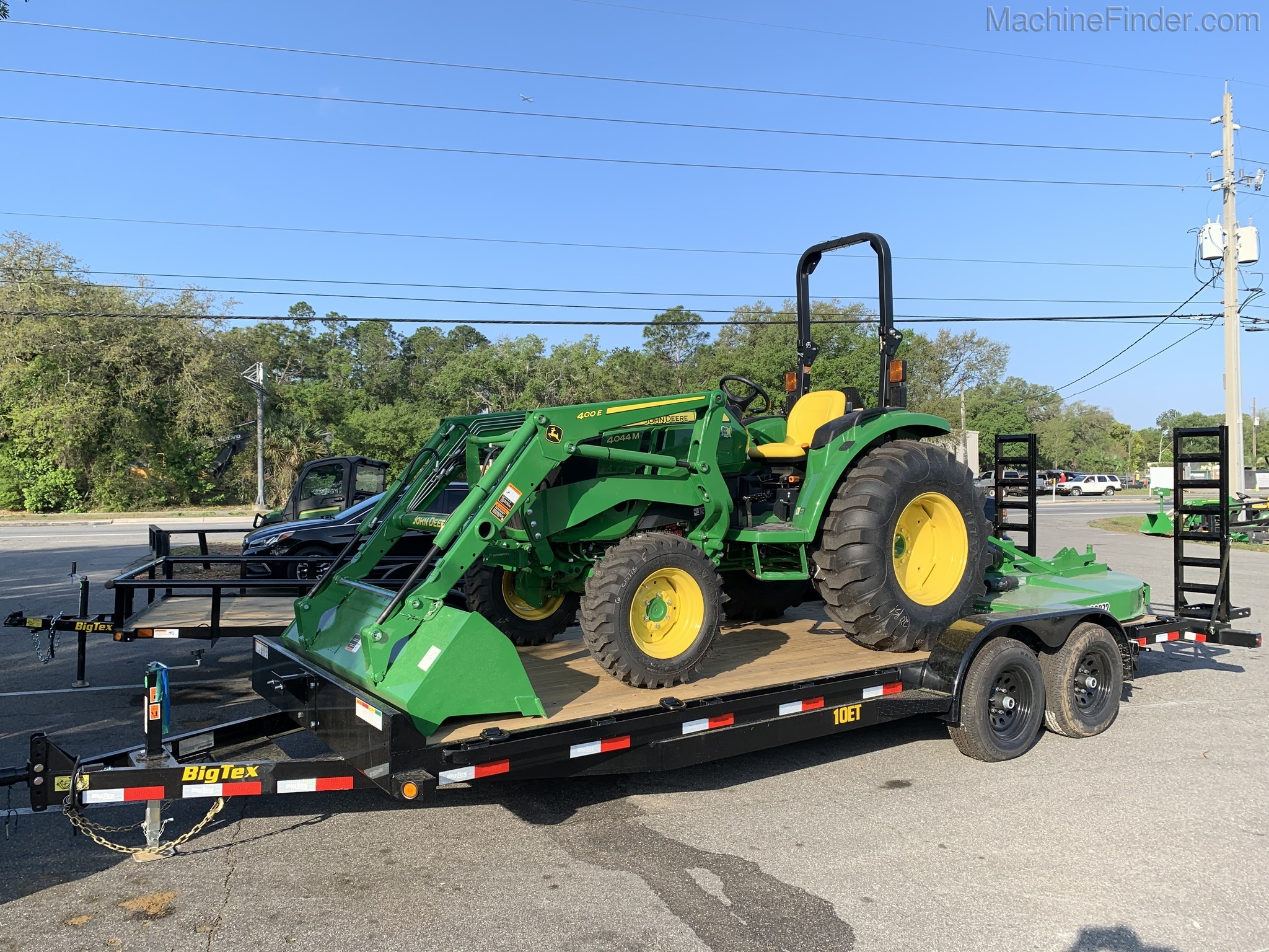 2020 John Deere 4044M Image 1