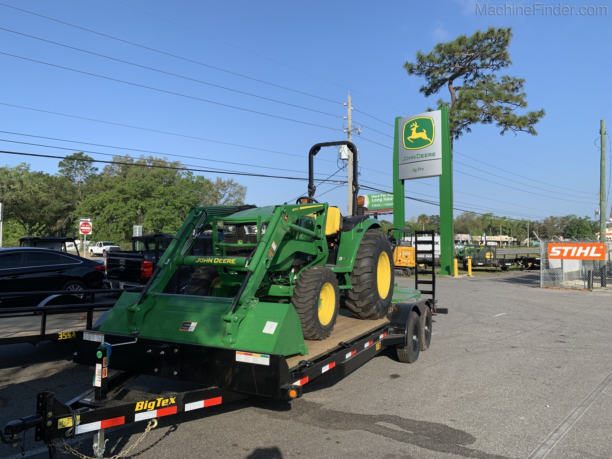 2020 John Deere 4044M Image 4