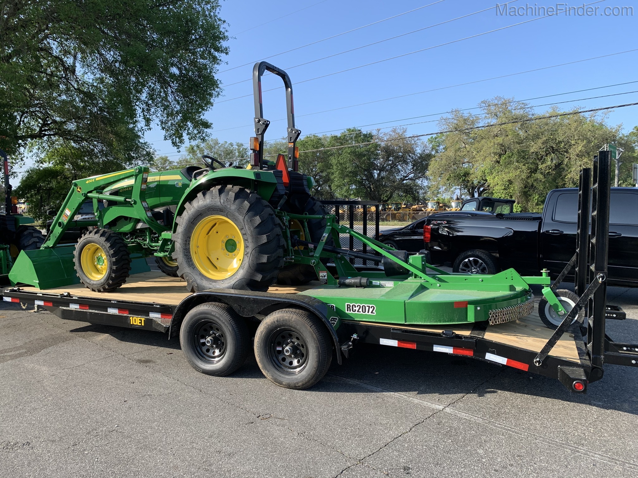 2020 John Deere 4044M Image 3