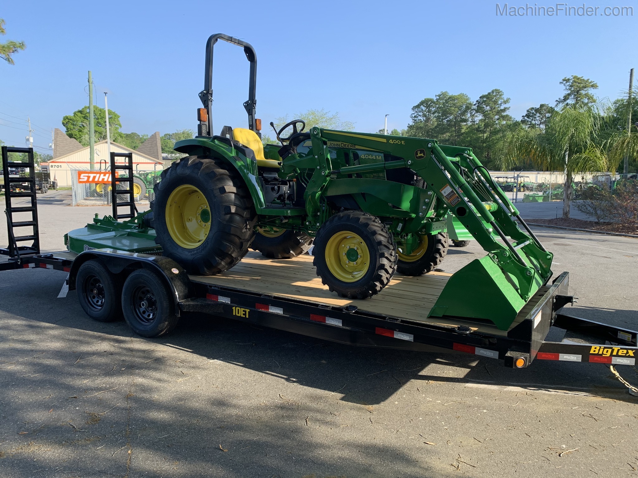 2020 John Deere 4044M Image 5