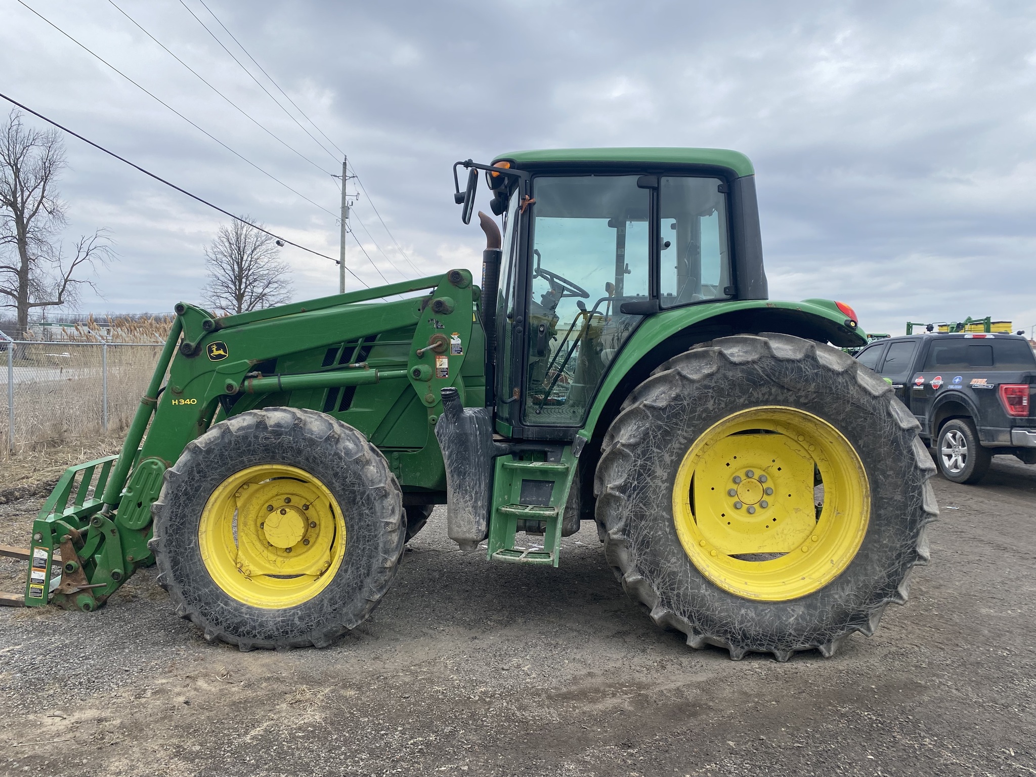 2016 John Deere 6125M Image 2