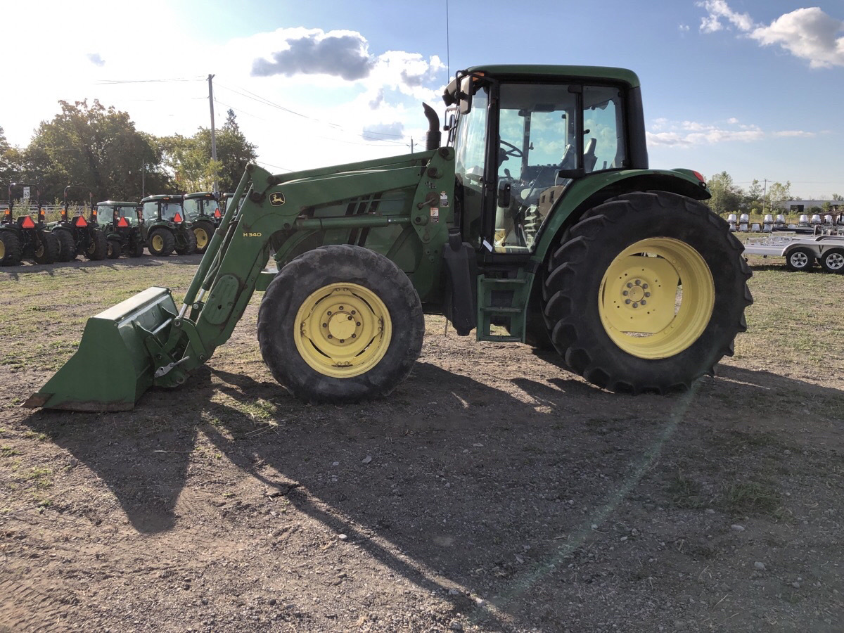 2016 John Deere 6125M Image 2