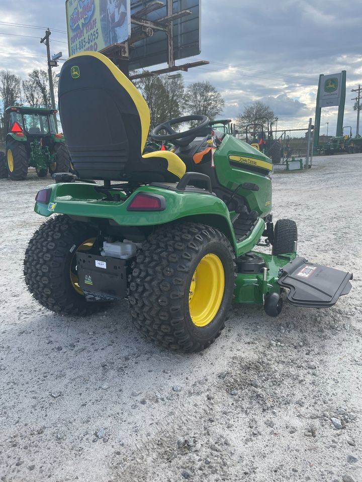 2022 John Deere X580 Image 3