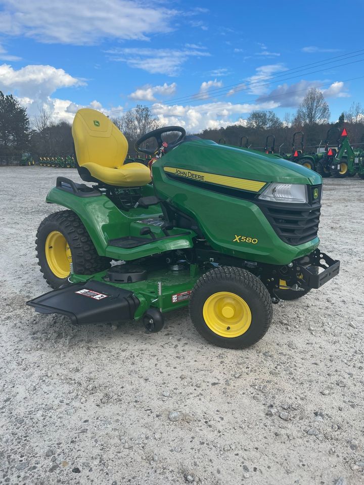 2022 John Deere X580 Image 1