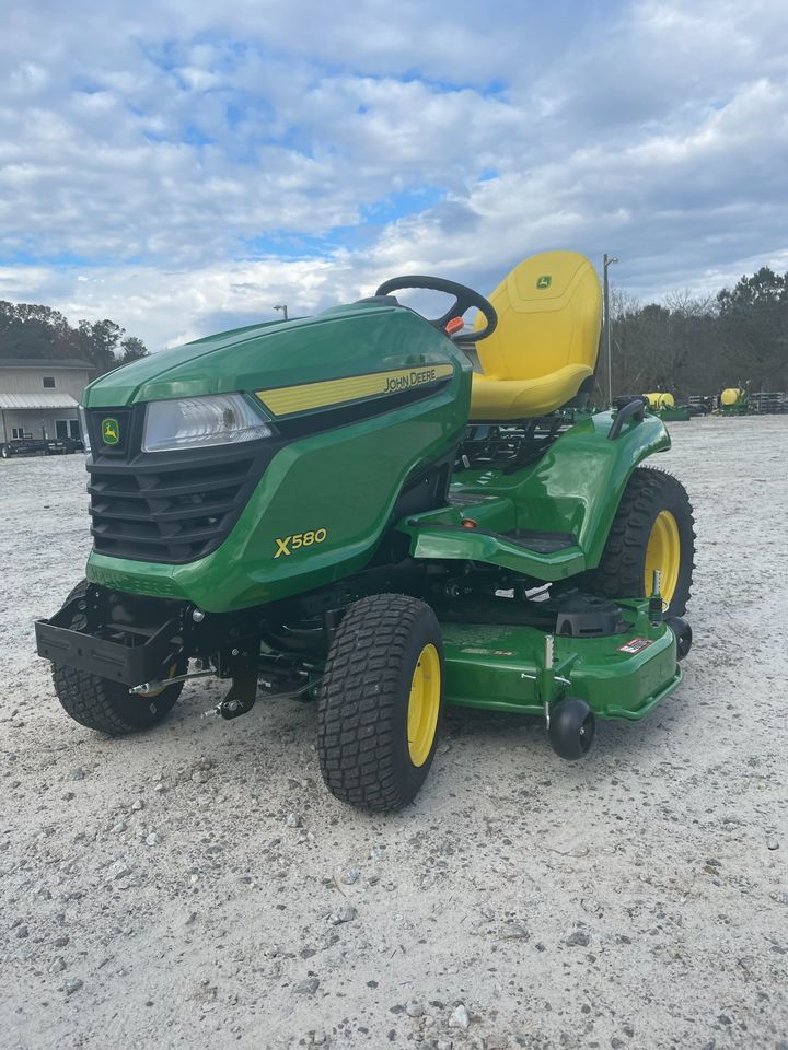 2022 John Deere X580 Image 2