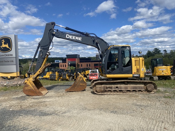 2017 John Deere 135G