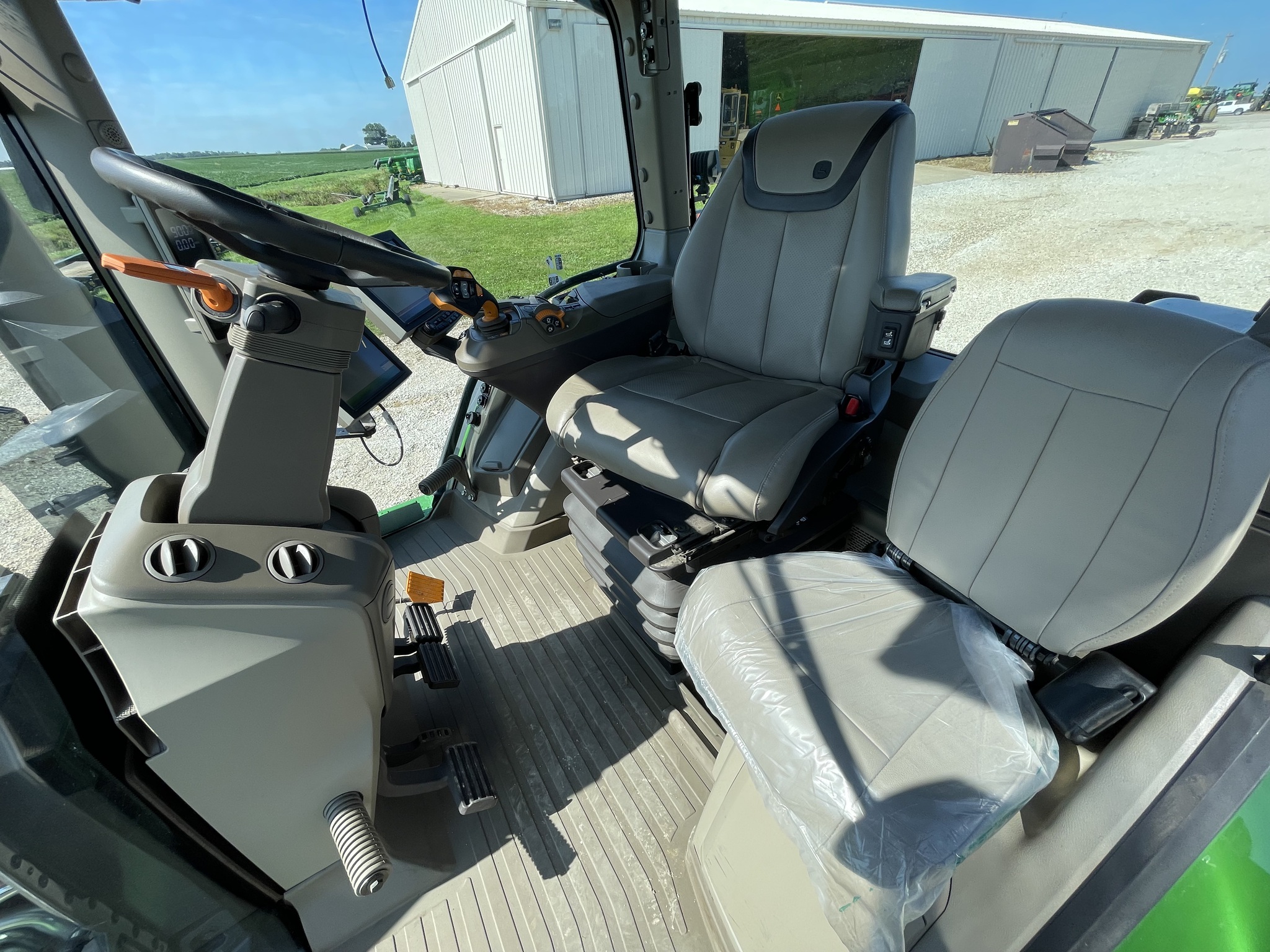 2023 John Deere 8R 340 at Heritage Tractor in Galesburg, IL