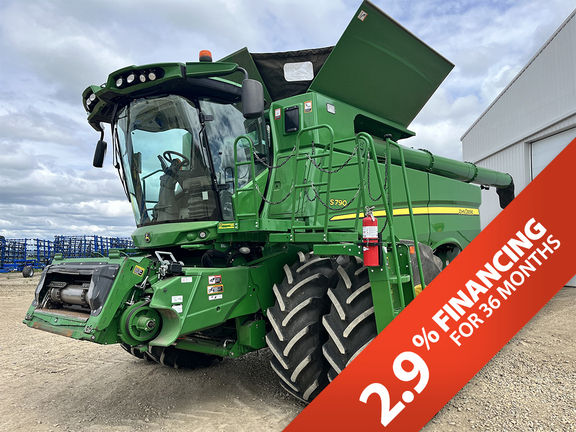 Photo of a 2018 John Deere S790