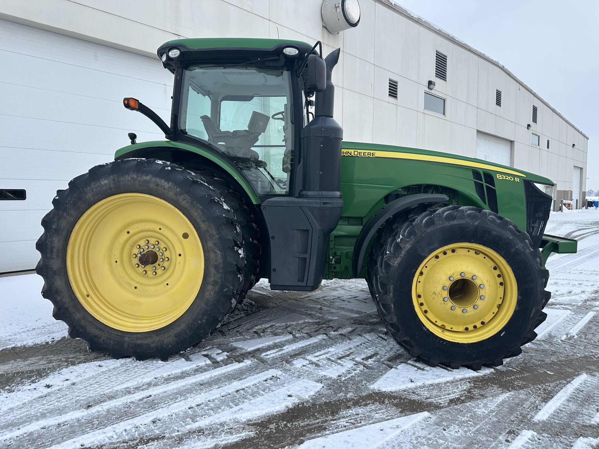 2014 John Deere 8320R Image 2