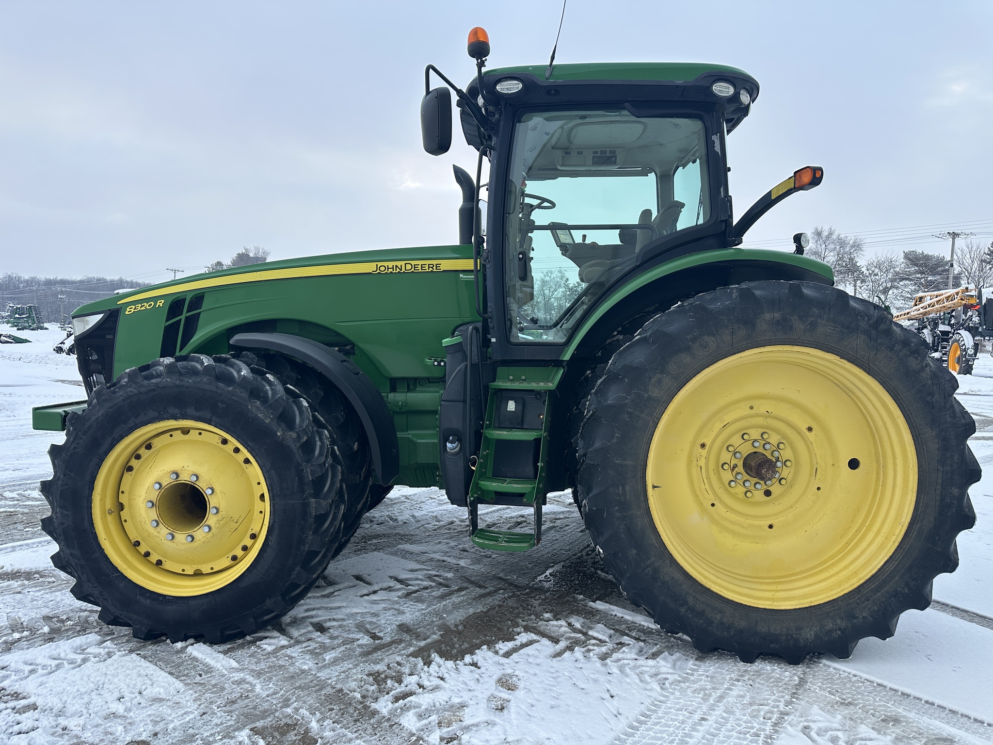 2014 John Deere 8320R Image 6